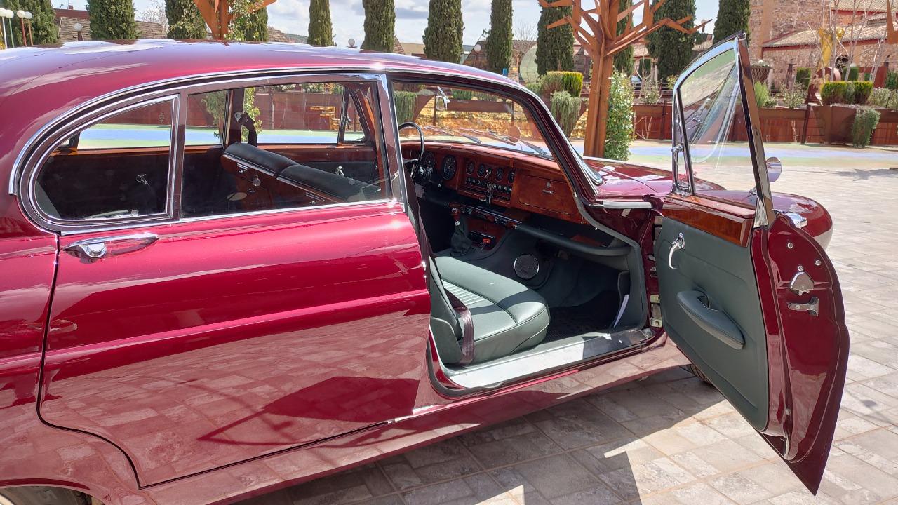 JAGUAR MK10 4.2 - 1966 LesAnciennes.com