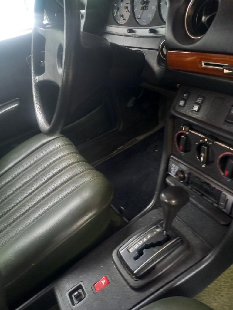 MERCEDES 200 T 230te - 1984 LesAnciennes.com