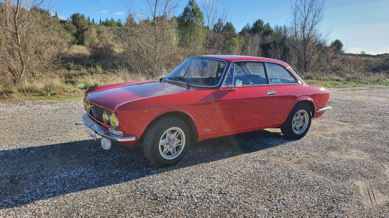 ALFA ROMEO Giulia JUNIOR 1300 GT - 1975 LesAnciennes.com