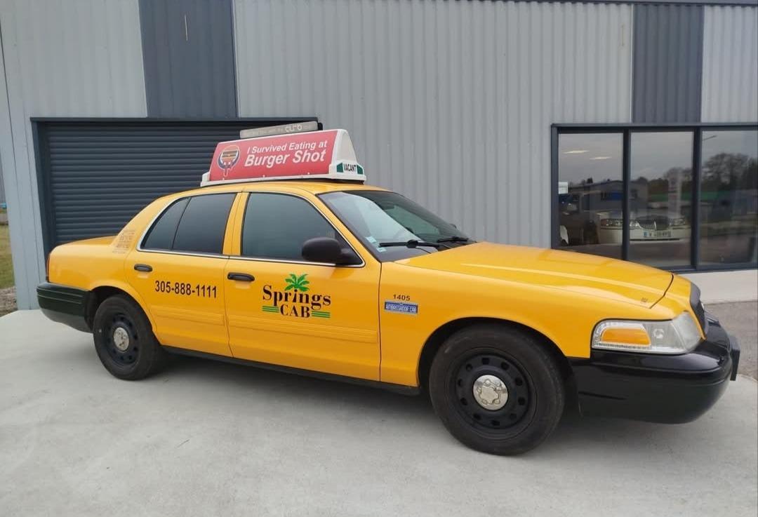 FORD Crown Victoria taxi Crown Victoria LesAnciennes.com