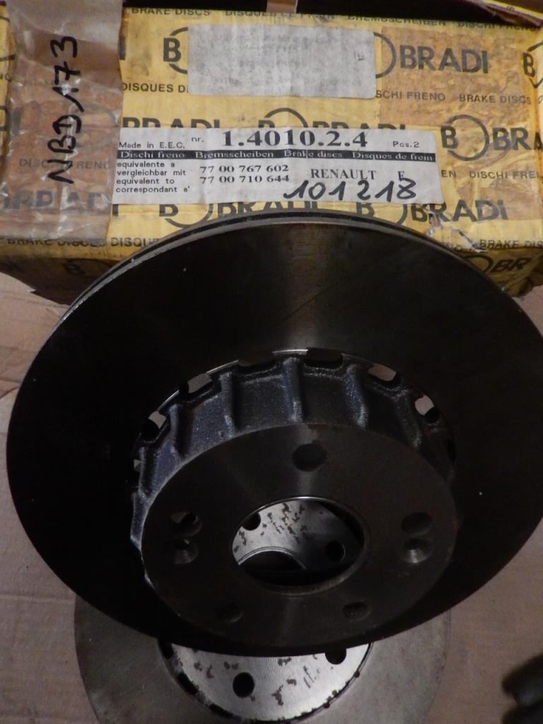 Disques de frein neufs RENAULT 25 (R25) LesAnciennes.com