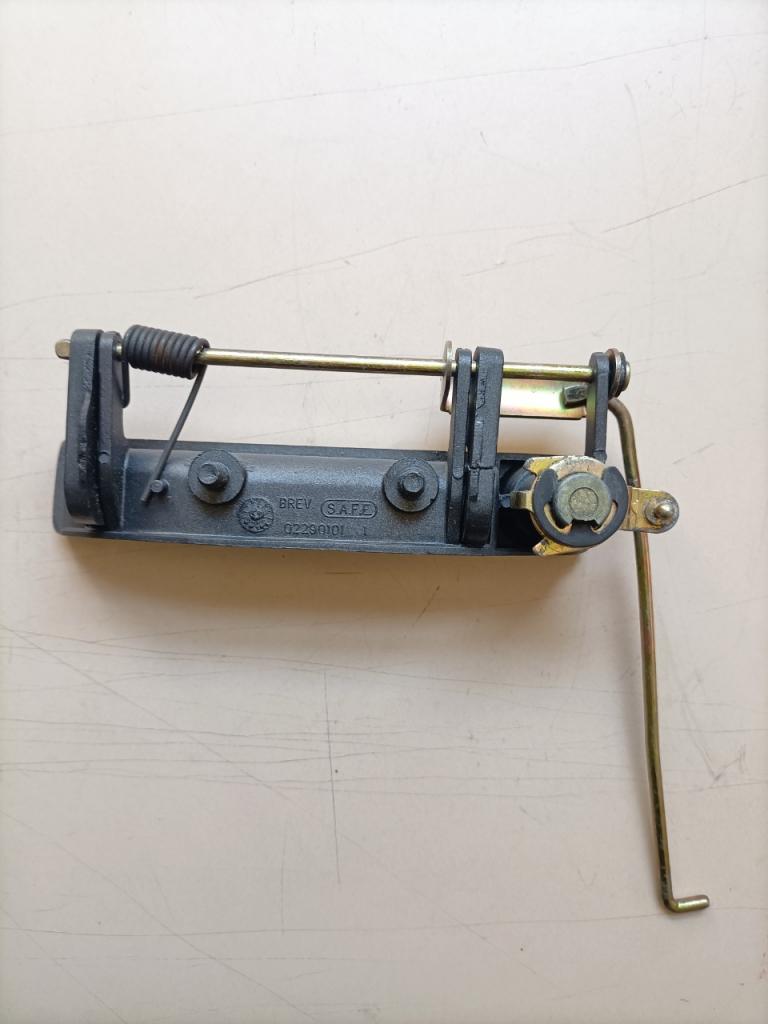 Poignée de porte droite pour Maserati Biturbo LesAnciennes.com