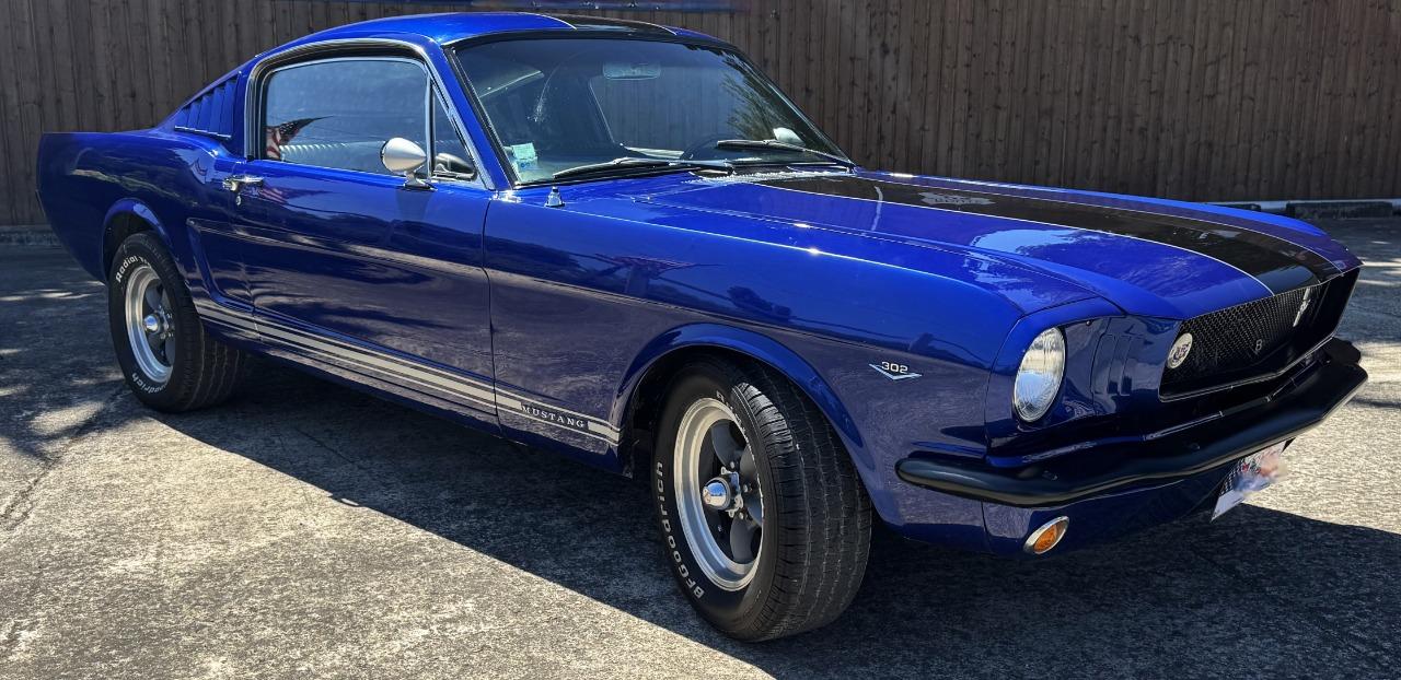 FORD Mustang FASTBACK CODE A - 1965 LesAnciennes.com