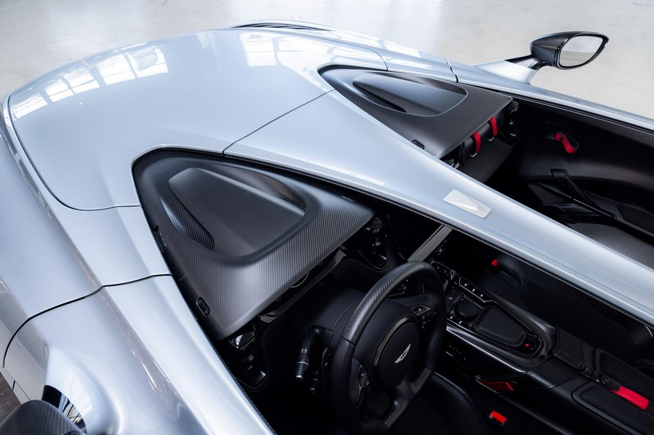 ASTON MARTIN V12 Speedster - 2021 LesAnciennes.com