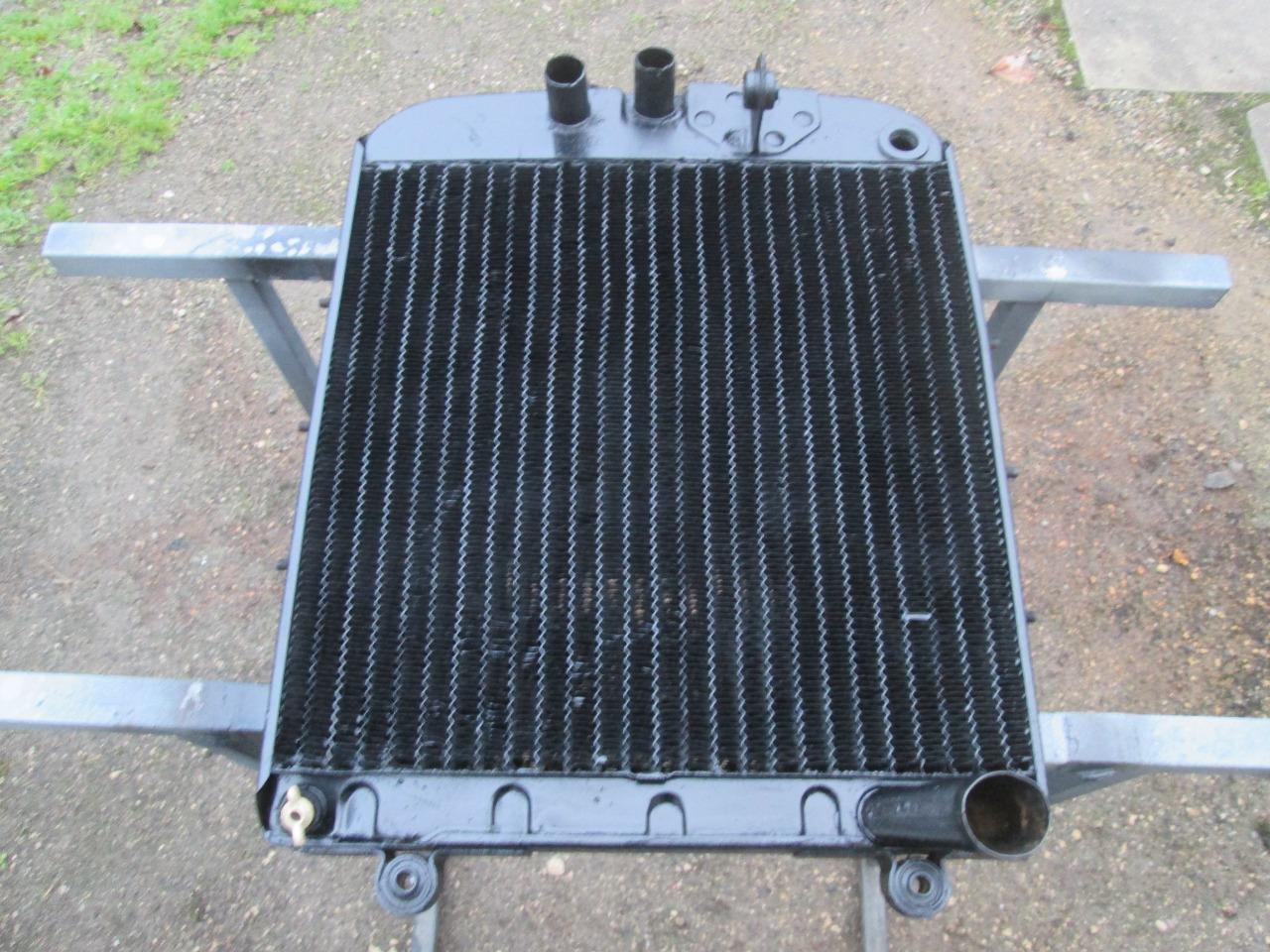RADIATEUR RENAULT 4CV LesAnciennes.com