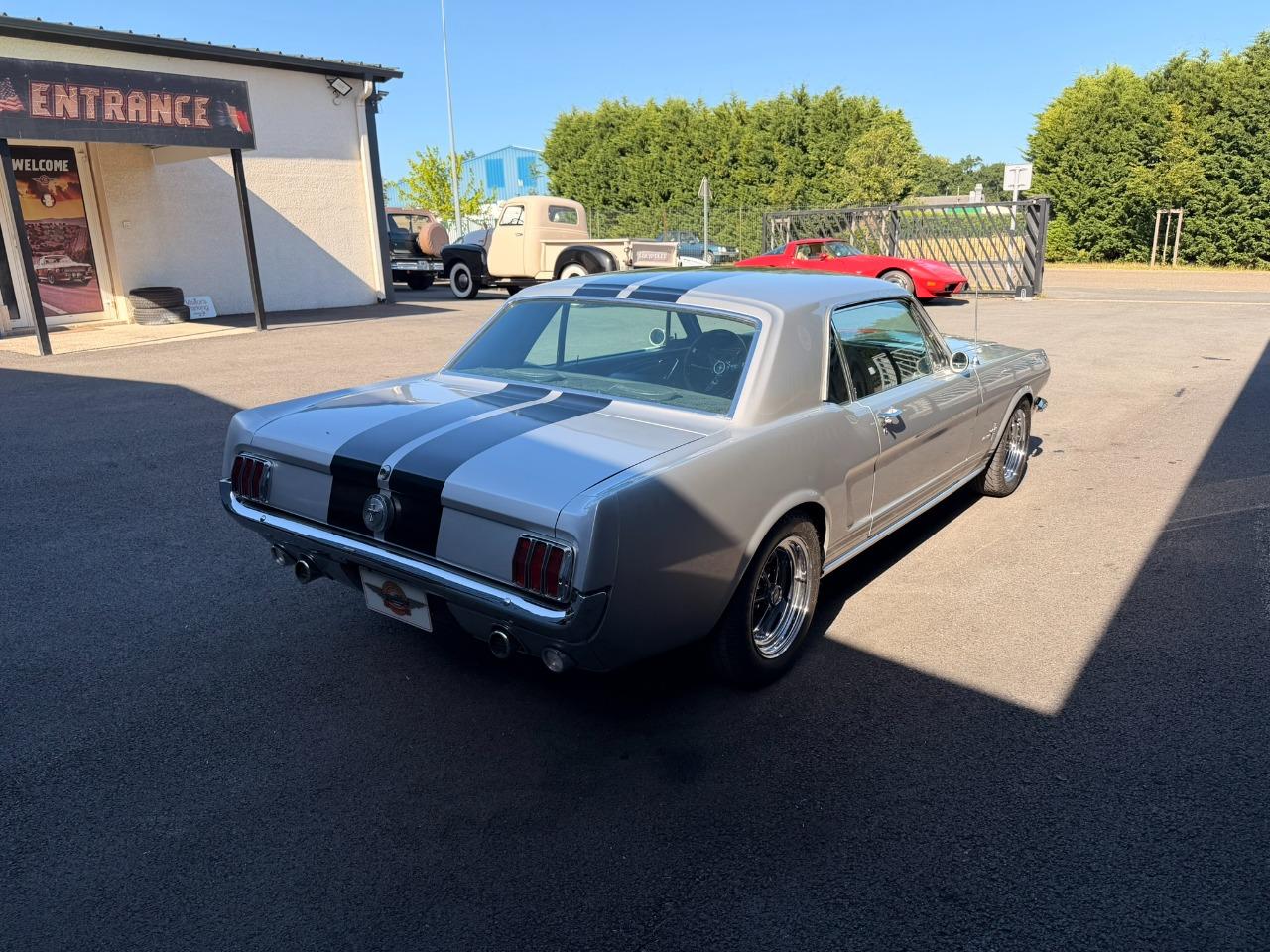FORD Mustang Coupe - 1966 LesAnciennes.com