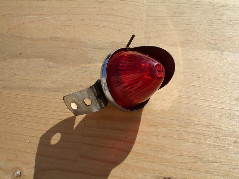 Feu SAE 666 arrière vélo ou stop cyclo moto LesAnciennes.com