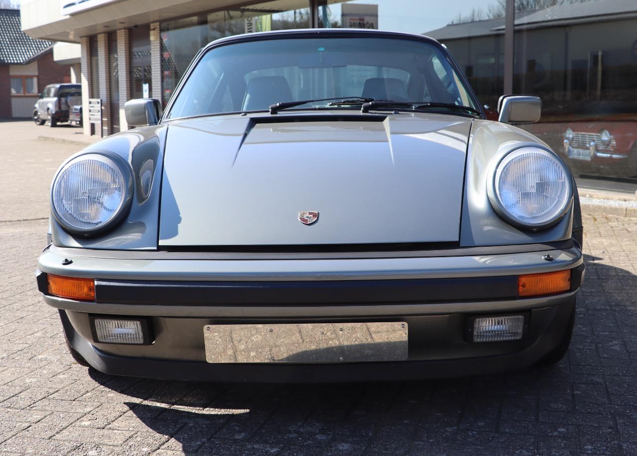 PORSCHE 911 Turbo 3.3 - 1987 LesAnciennes.com