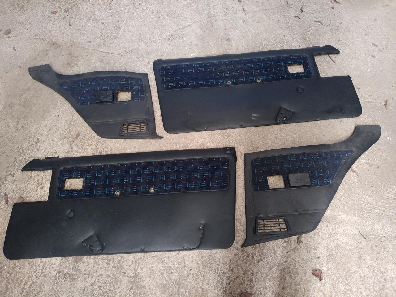 Lot de pièces PEUGEOT 205 Miami bleu LesAnciennes.com