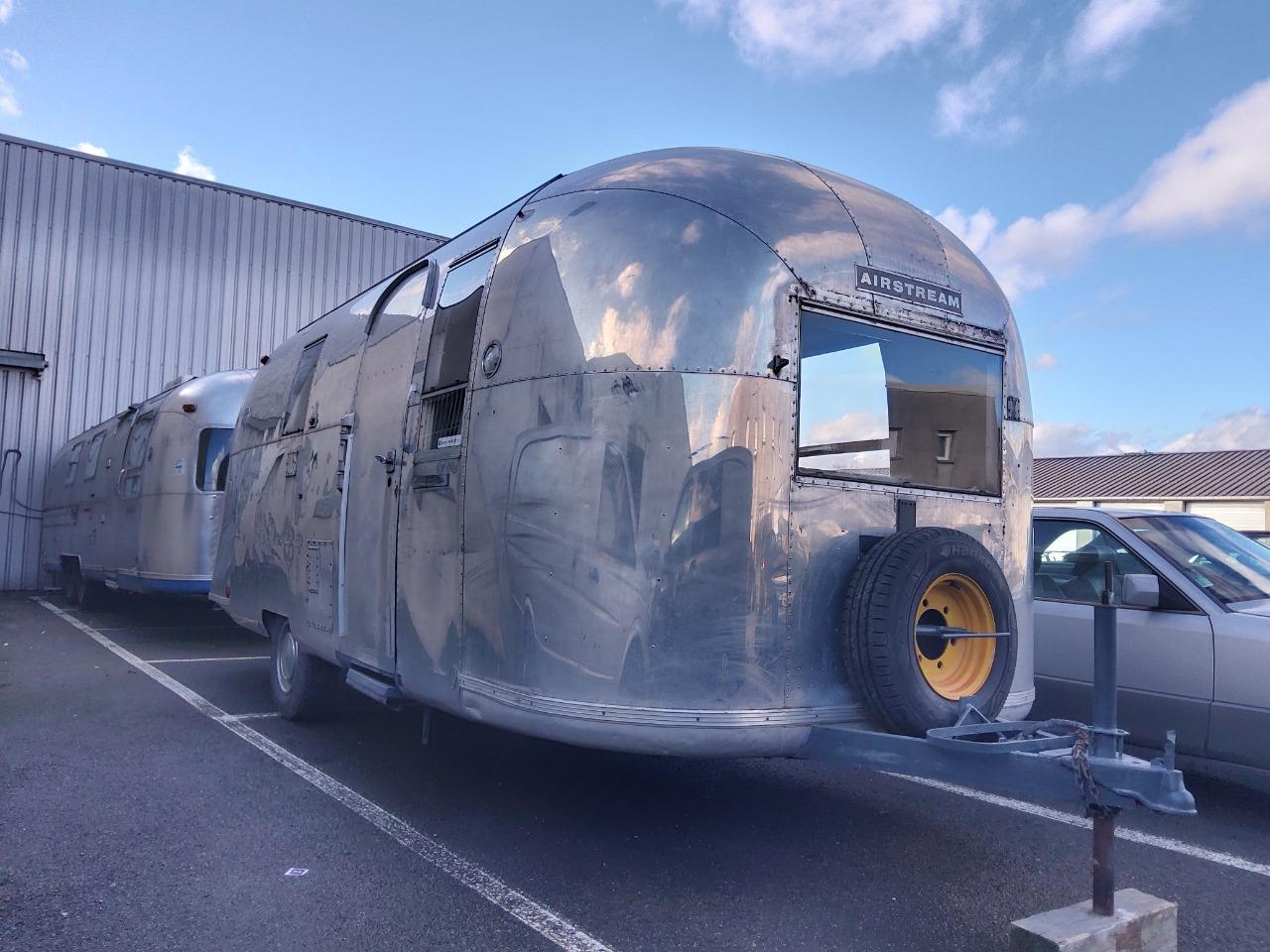 Caravane Airstream Collection 1965 LesAnciennes.com