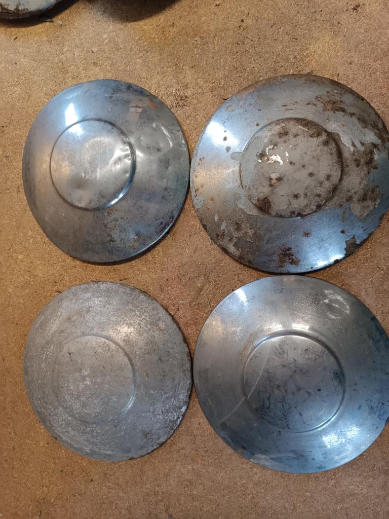 Lot De 4 Enjoliveurs Pour Renault 4 Cv LesAnciennes.com
