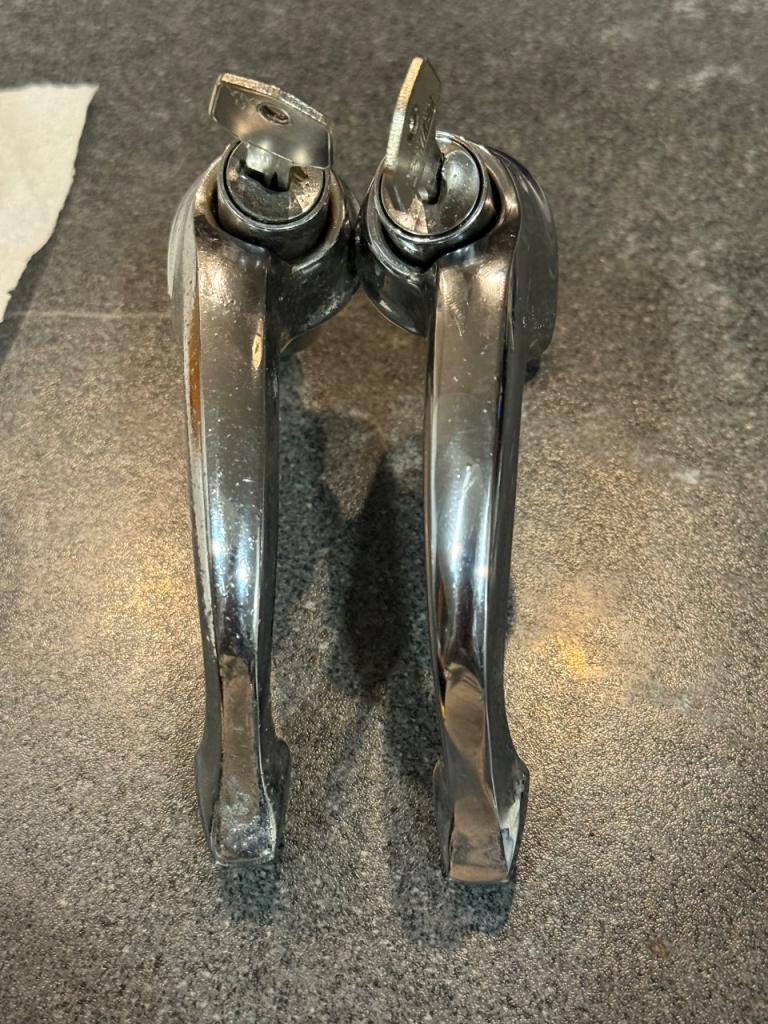 Paie poignées MERCEDES 190 SL d’origine YMOS LesAnciennes.com