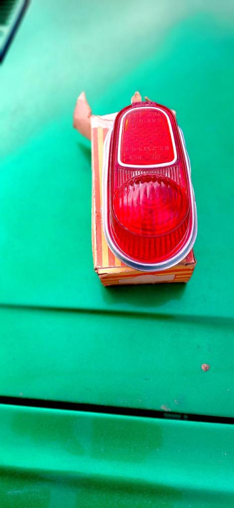 Feu arriere Dauphine LesAnciennes.com