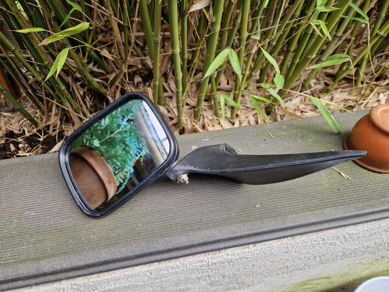 Retroviseur gauche avec support LesAnciennes.com