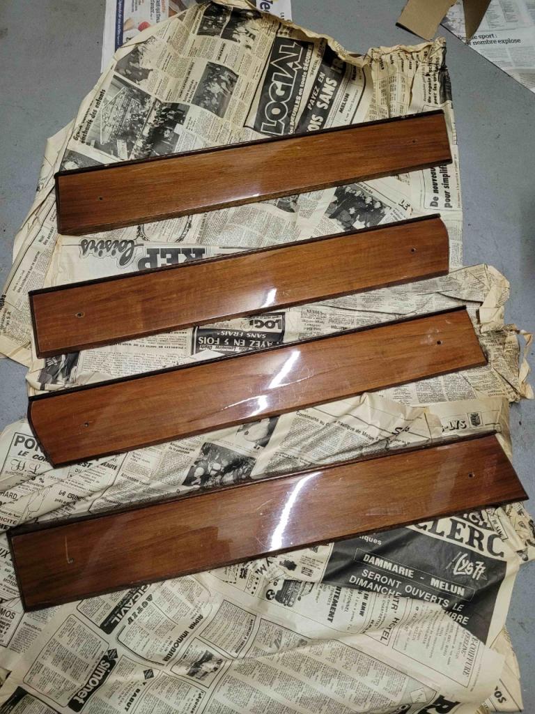 Garnitures FORD Cortina MK2 1600 E LesAnciennes.com