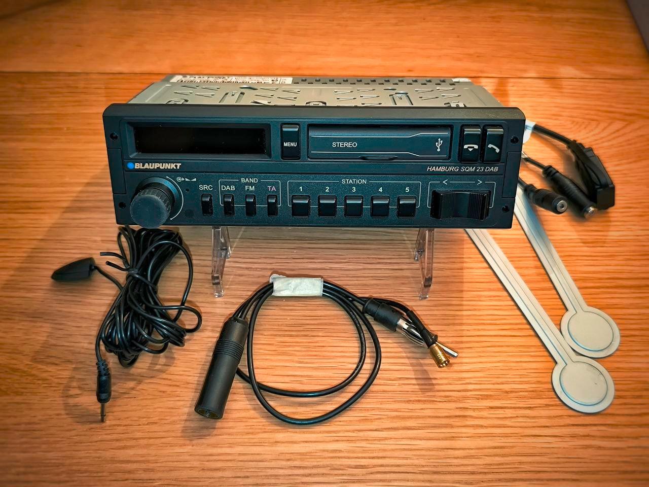 Autoradio Bluetooth PEUGEOT 205 GTI LesAnciennes.com