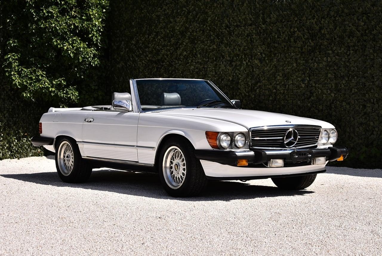 1989 Mercedes-Benz R107 560SL Convertible 5,6L V8 LesAnciennes.com