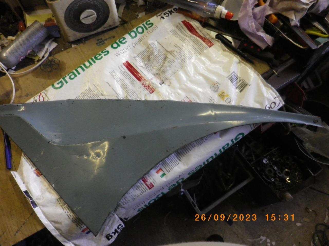 CITROEN 2CV joue d aile AVD LesAnciennes.com