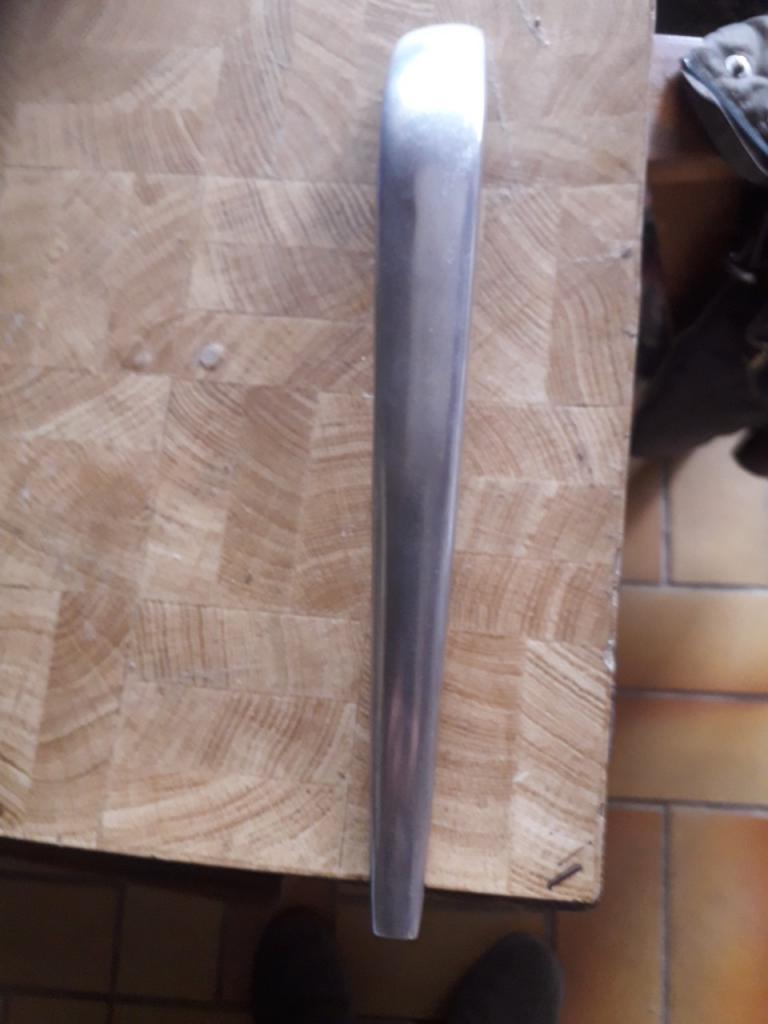 Baguette capot PEUGEOT 403 LesAnciennes.com