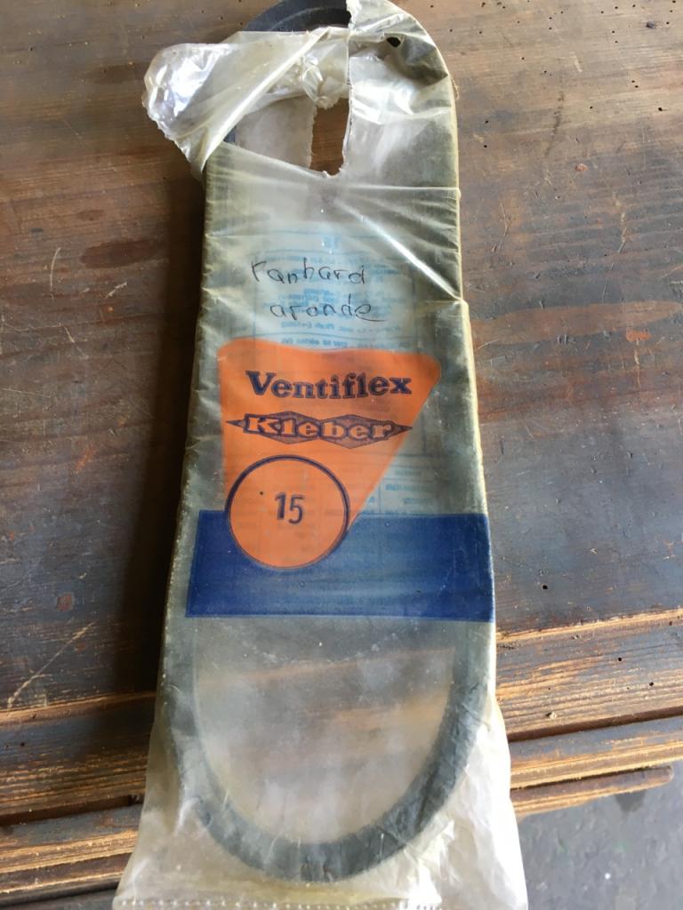 Courroie PANHARD PL 17 panhard + simca LesAnciennes.com