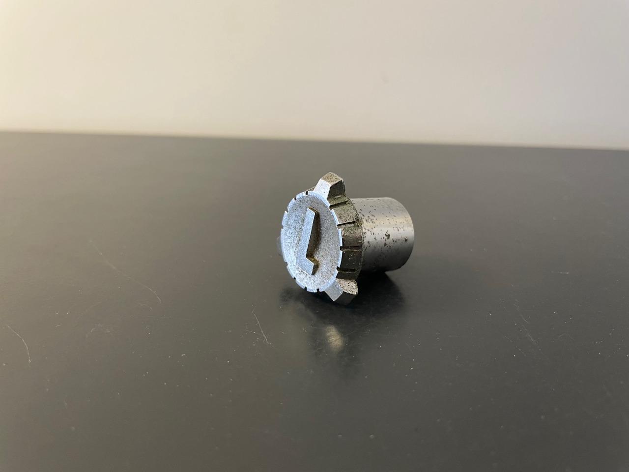 Bouton PLYMOUTH Belvedere LesAnciennes.com