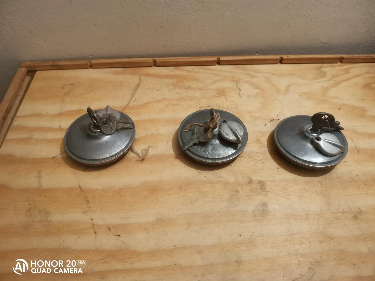 Bouchons d'essence LesAnciennes.com