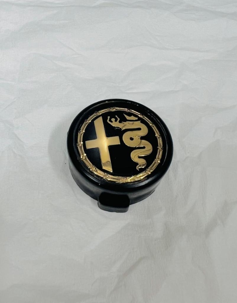 Capuchon central de volant Alfa Romeo Giulietta SS LesAnciennes.com