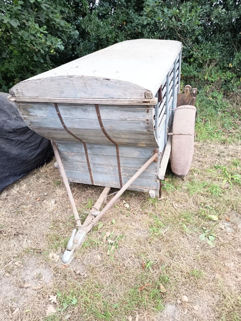 Ancienne remorque Moutonnière LesAnciennes.com