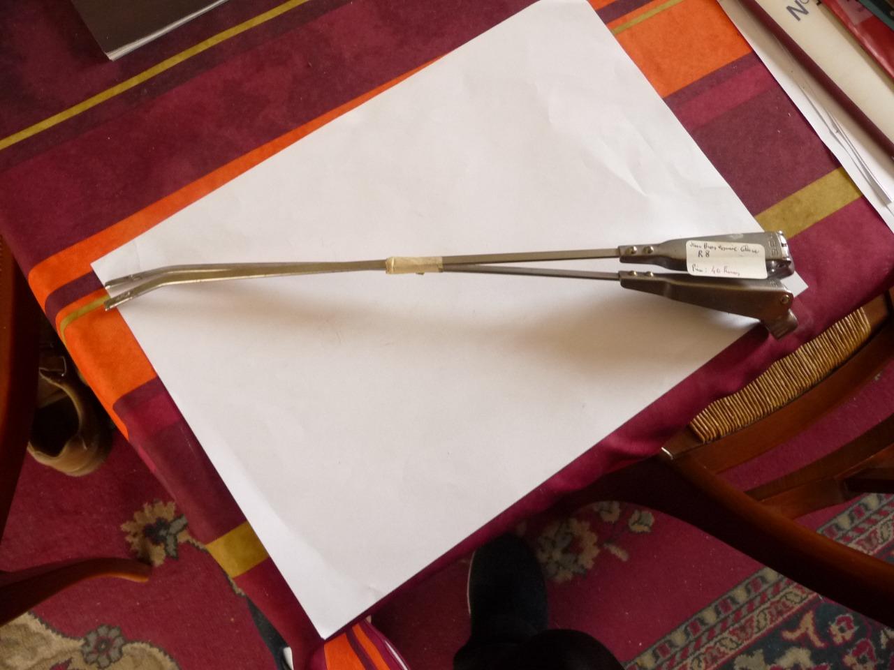 JEUX BRAS ESSUIE GLACE RENAULT 8 (R8) LesAnciennes.com