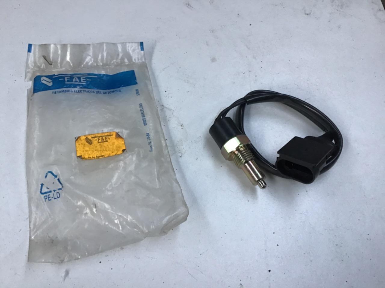 CONTACTEUR FEU DE RECUL RENAULT 21 (R21) LesAnciennes.com