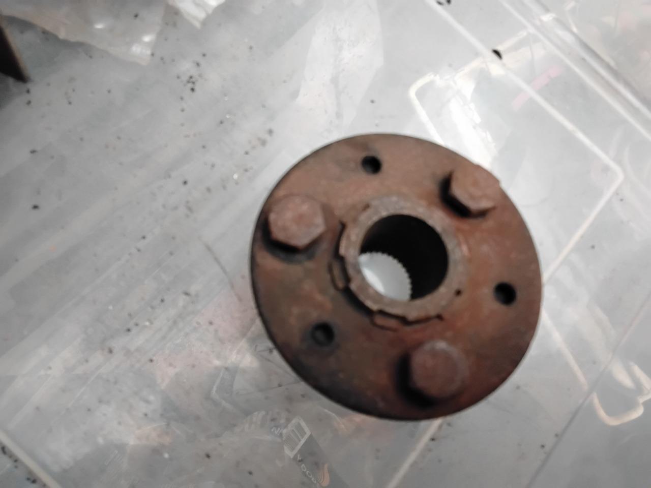 Moyeu volant RENAULT Dauphine LesAnciennes.com