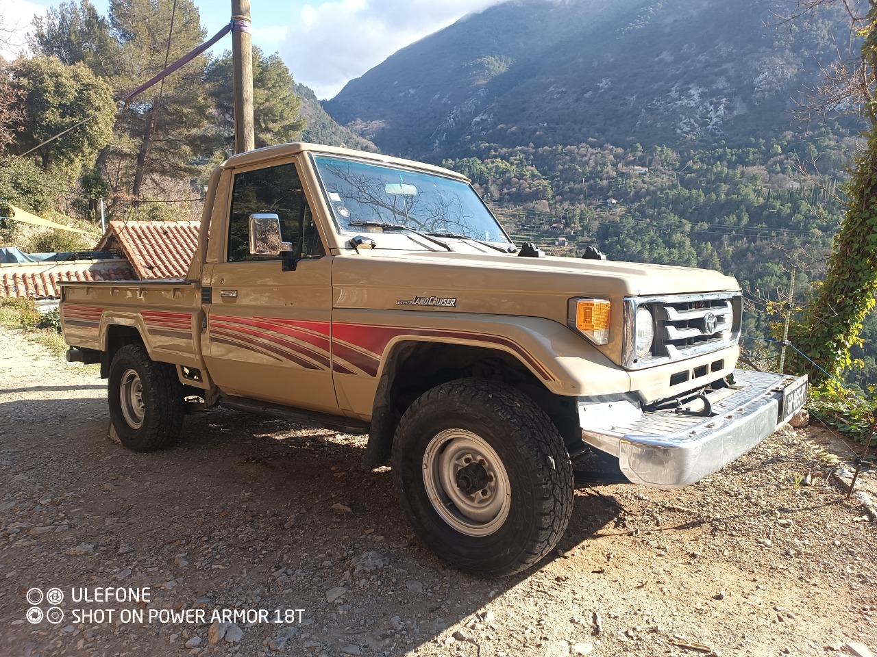 TOYOTA Land Cruiser fj75 - 1985 LesAnciennes.com