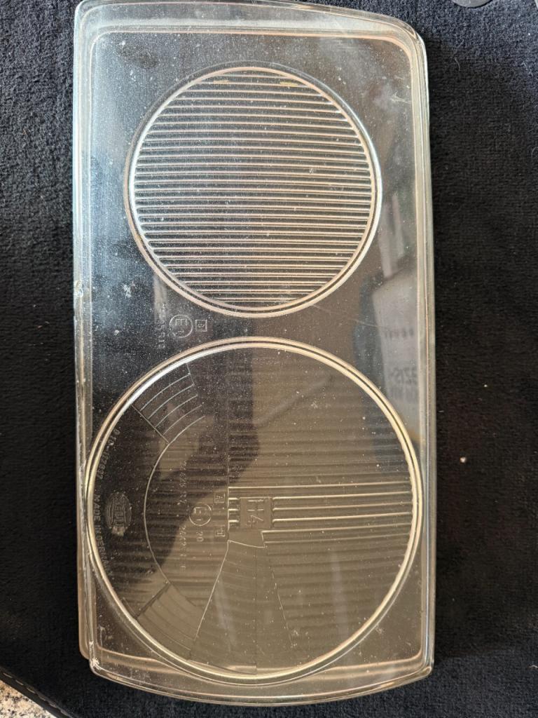 Verre de phare MERCEDES 200 D W123 LesAnciennes.com