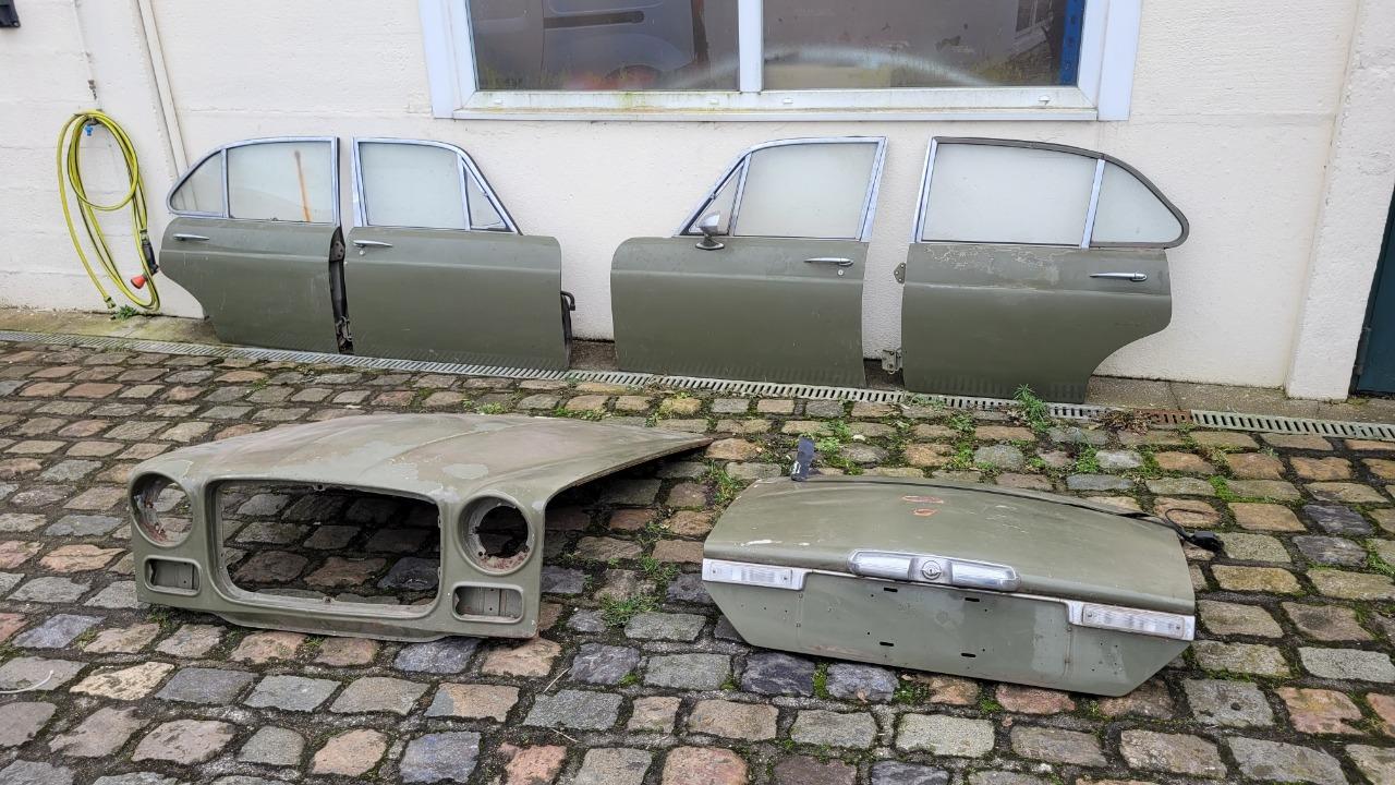 Lot de pièces JAGUAR XJ6 Serie 1 LesAnciennes.com