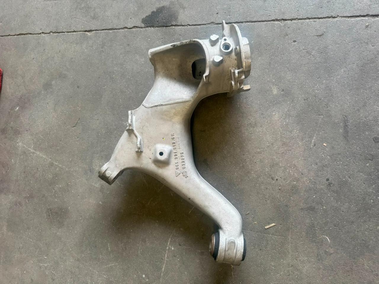 Bras suspension ARR OEM Porsche 911 964 965 Turbo LesAnciennes.com