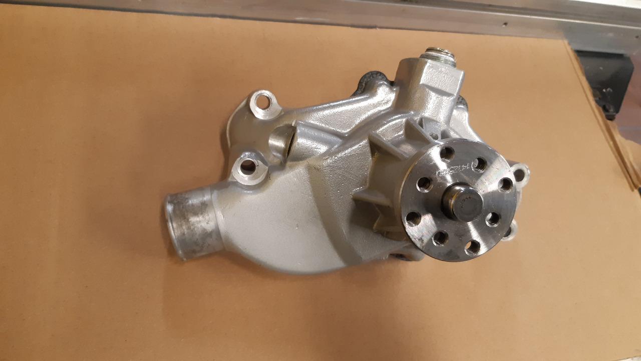 POMPE A EAU ALUMINIUM Chevrolet CORVETTE LesAnciennes.com