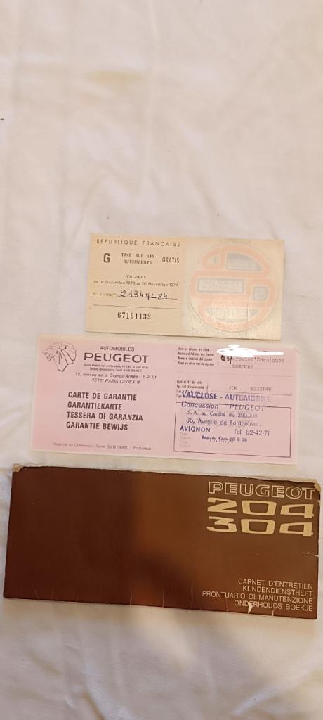 Peugeot 204 LesAnciennes.com