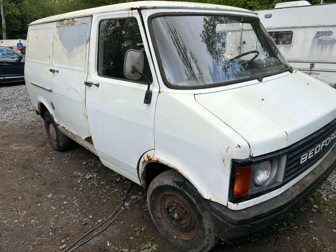BEDFORD Cf2 Cf2 - 1982 LesAnciennes.com