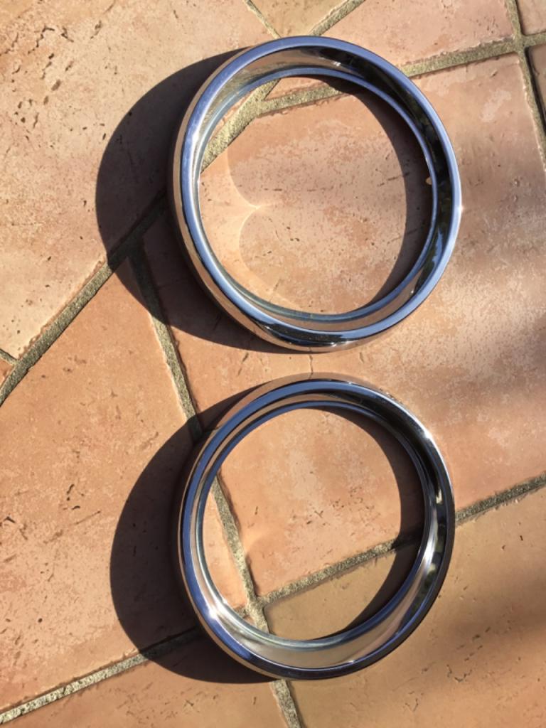 Pièces FIAT 1100 R cerclages de phares avant LesAnciennes.com