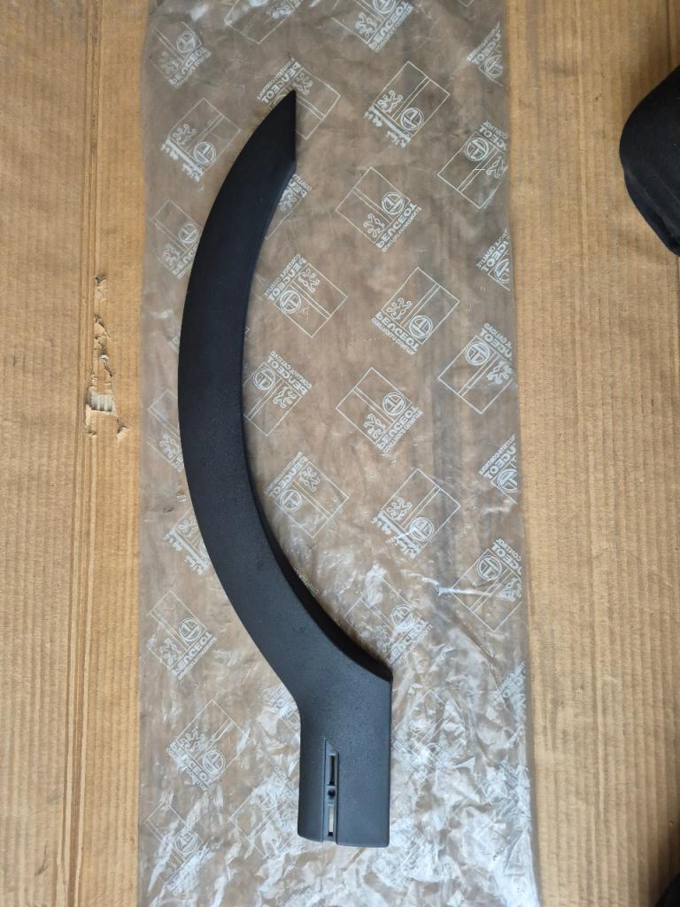 Elargisseur Aile AVD PEUGEOT 106 phase 1 LesAnciennes.com