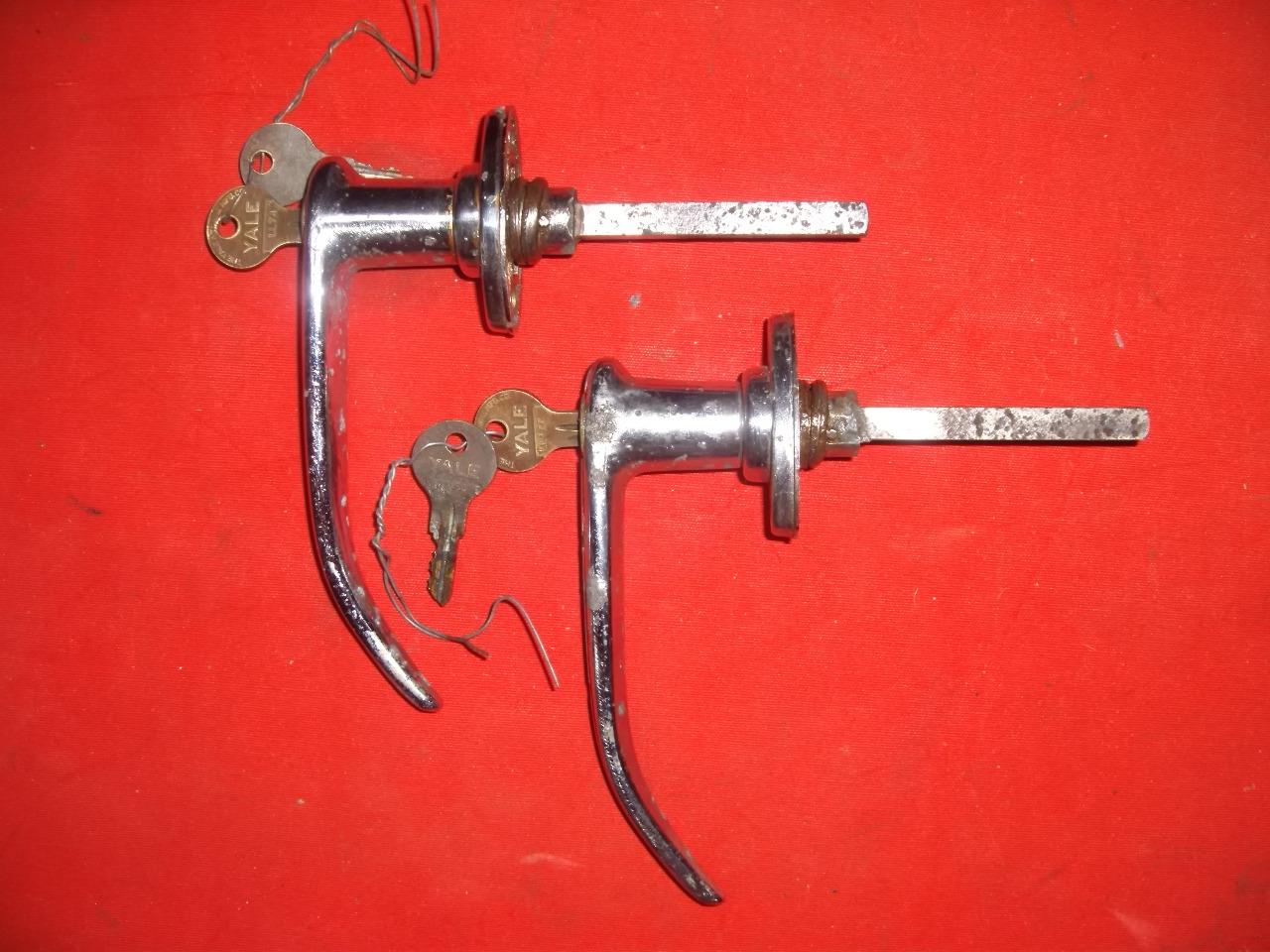 POIGNEE DE PORTE SERRURE YALE LesAnciennes.com