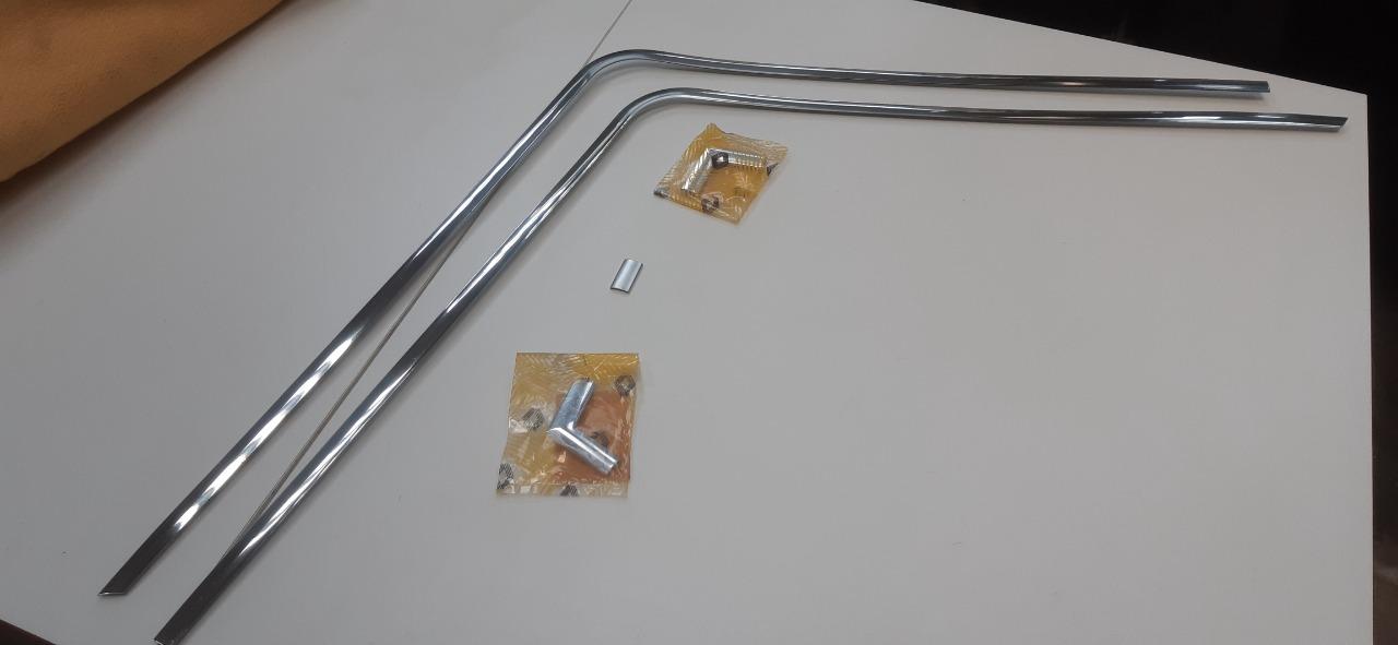 Collection de joncs chromés d'entourage PB AV LesAnciennes.com