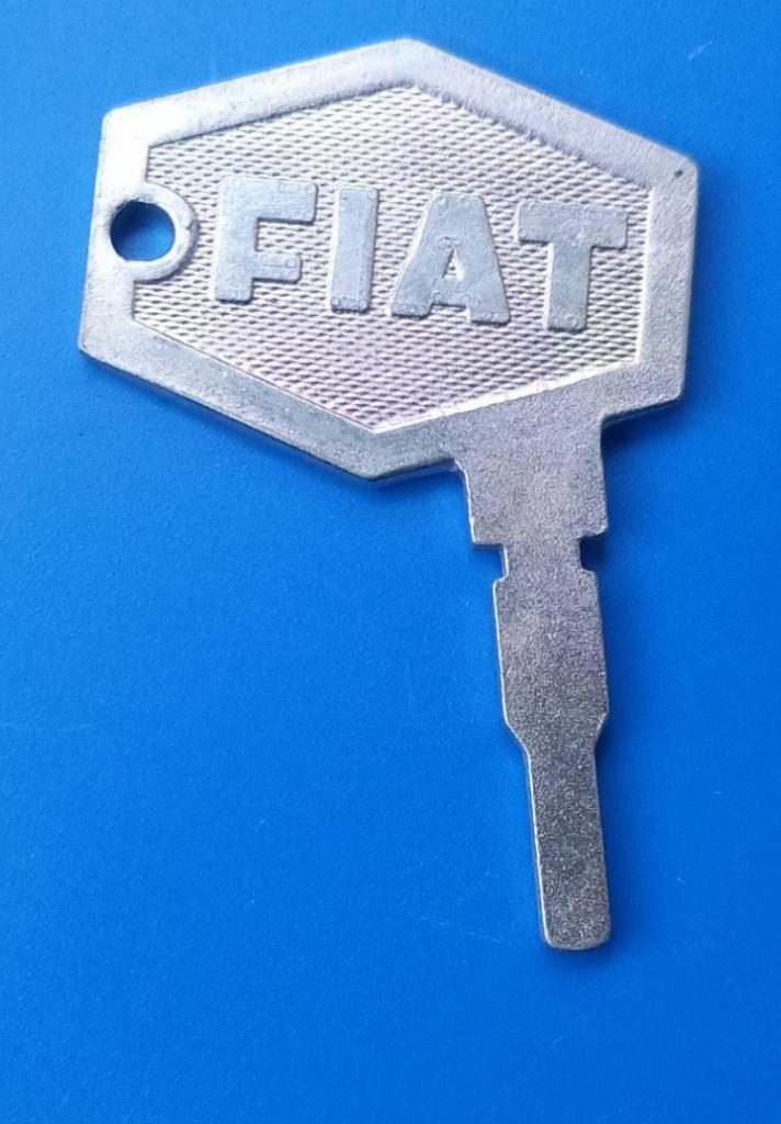 FIAT 411 Tracteur clè LesAnciennes.com