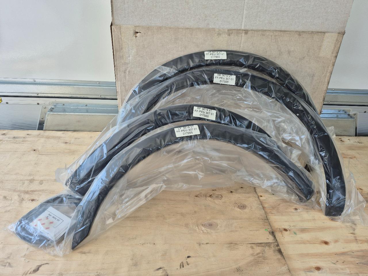 Kit 4 extensions d\'ailes PEUGEOT 307 LesAnciennes.com