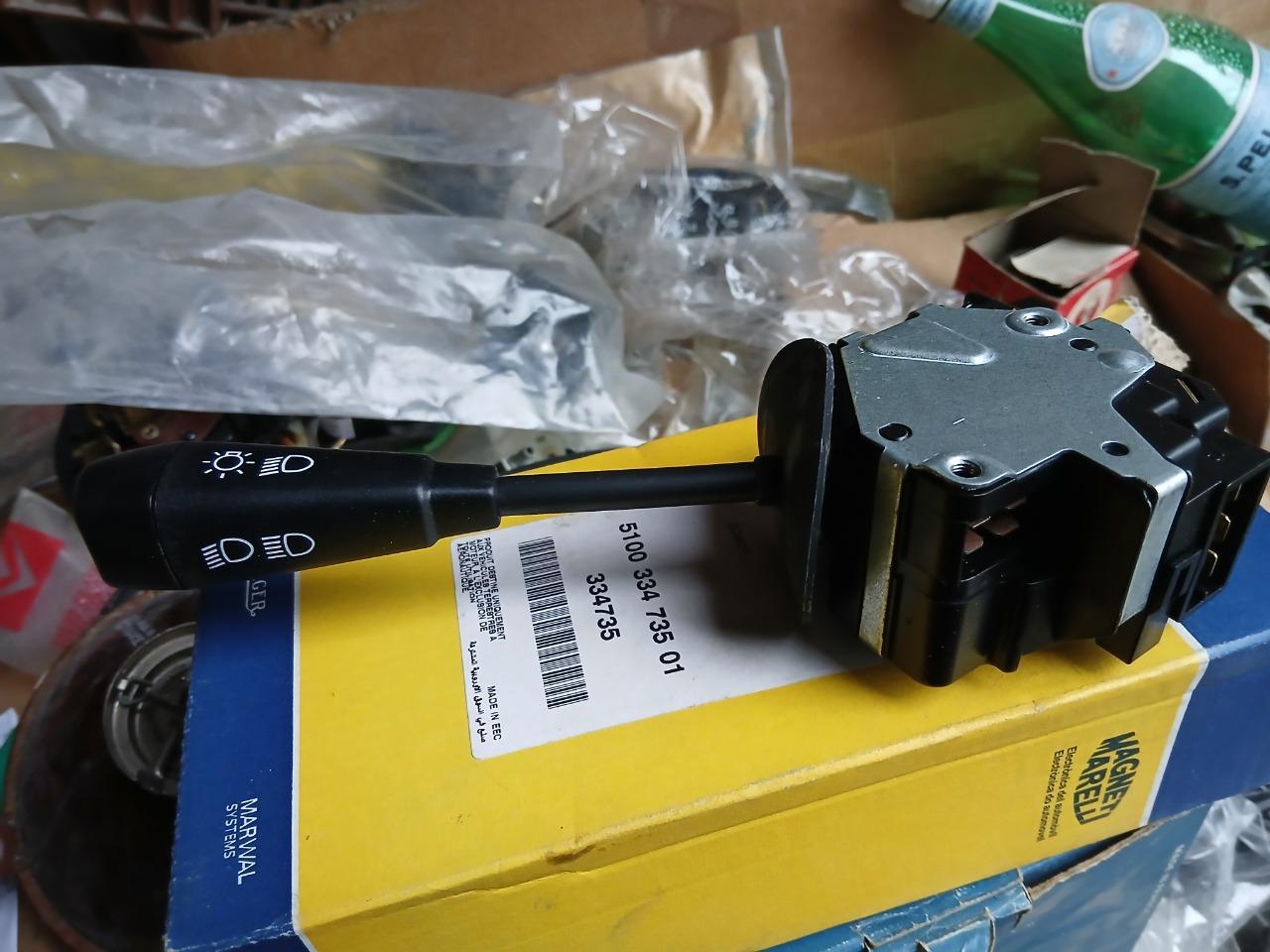 Comodo PEUGEOT 305 LesAnciennes.com