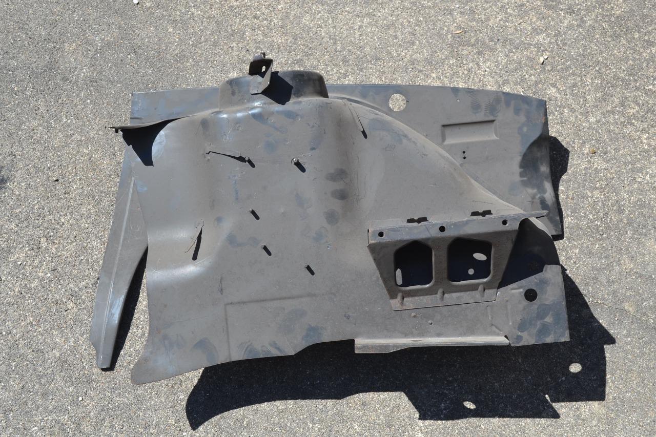 Joue / doublure d'aile AV G PEUGEOT 104, neuve LesAnciennes.com