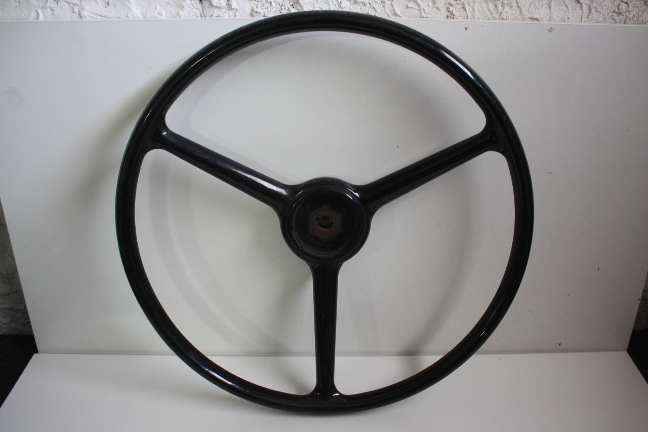 Volant 3 branches QUILLERY Plastique noir Ancien LesAnciennes.com