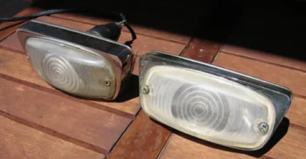 INNOCENTI A40 paire de phares avant LesAnciennes.com