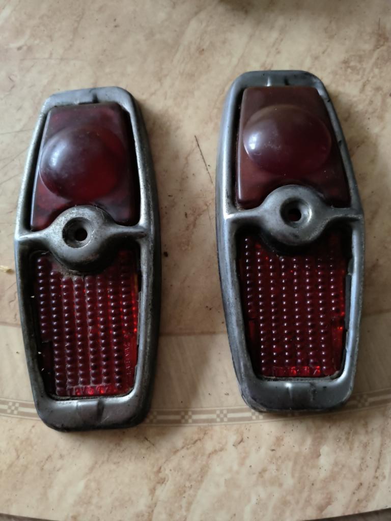 Paire de feux arrière Peugeot 203 LesAnciennes.com