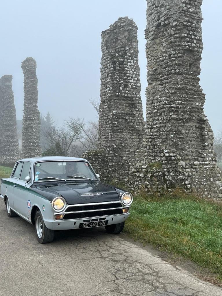 FORD Cortina - 1965 LesAnciennes.com